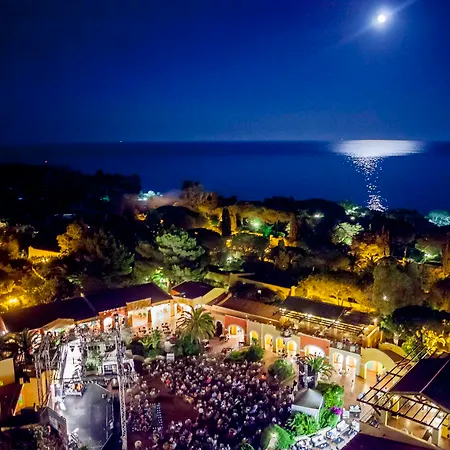 Ξενοδοχείο Village - Del Parco & 5*