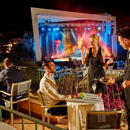 Village - Del Parco & 5*