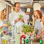 Village - Del Parco & 5*