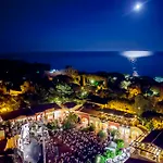 Ξενοδοχείο Village - Del Parco & 5*