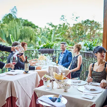 Village - Del Parco & 5*