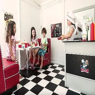 Village - Del Parco & מלון